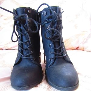 Daisy Fuentes Black Ankle Boots